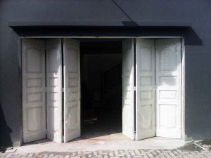 pintu garasi besi